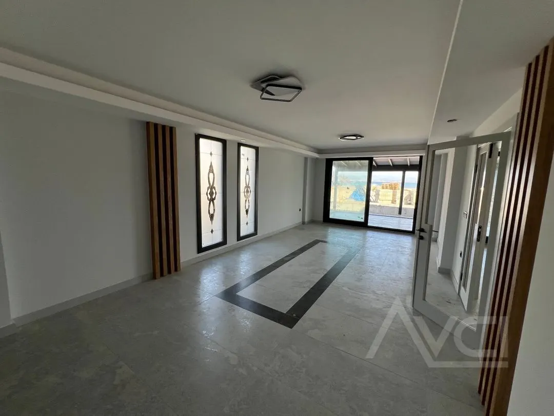 AVCI’ DAN TEK YETKİ 300M2 NET DENİZE SIFIR VİLLA/ÜÇÜNCÜ SIRA