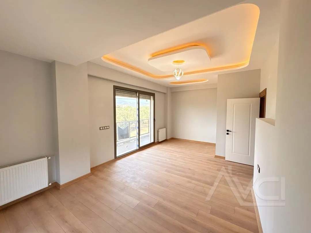 AVCI’DAN GİRİŞTE ODALI 4+1 TERASLI VİLLA
