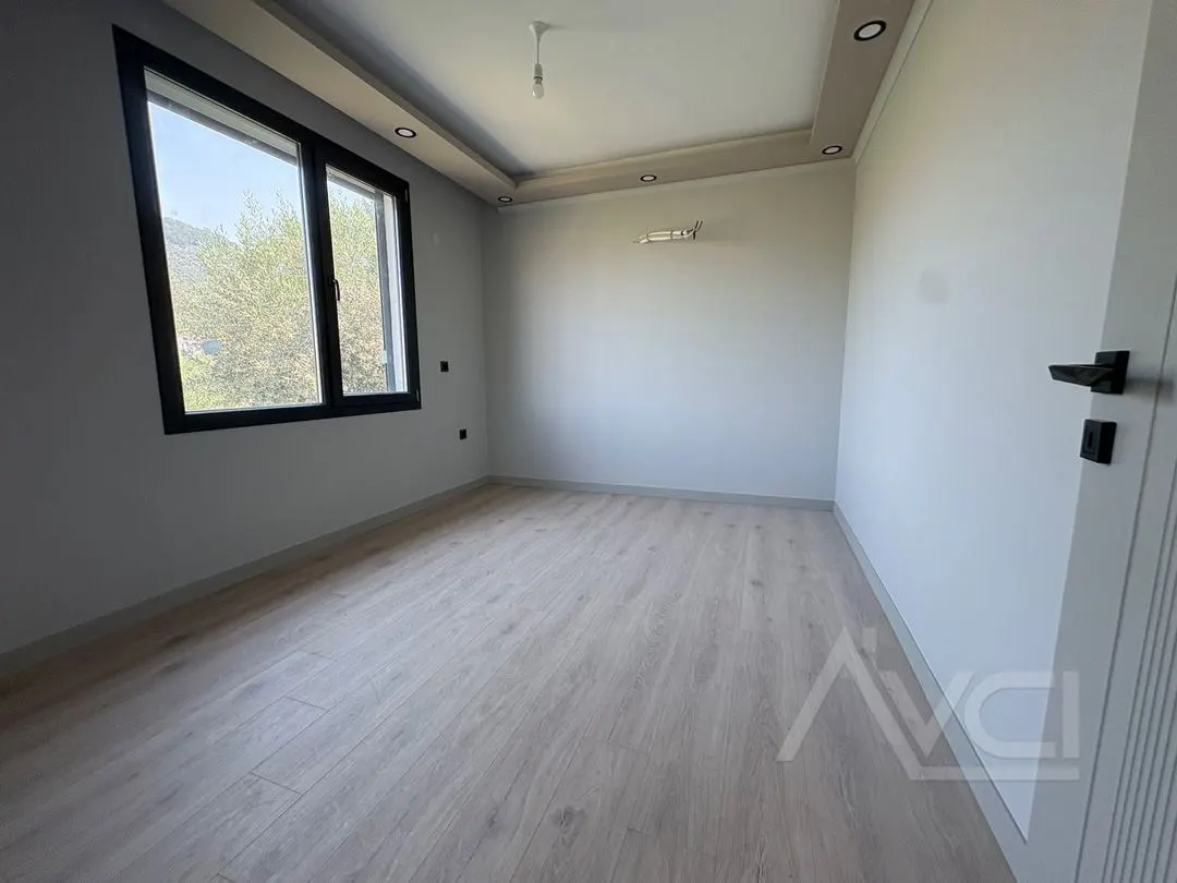 AVCI ‘DAN KÜÇÜKKUYUDA 3+1 YOLA YAKIN VİLLA