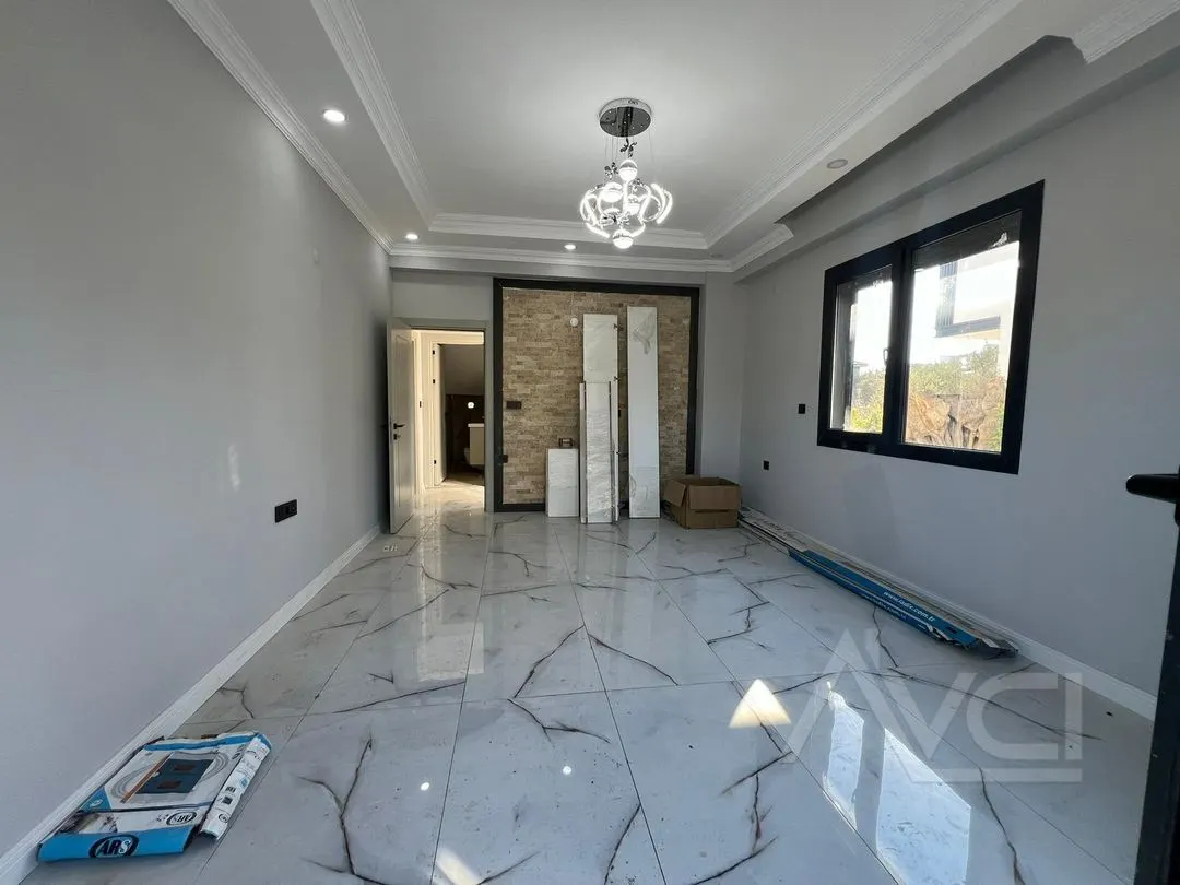AVCI’DAN YÜRÜYÜŞ YOLU CEPHE /AYRI MUTFAK/GİRİŞTE ODA/MÜSTAKİL VİLLA