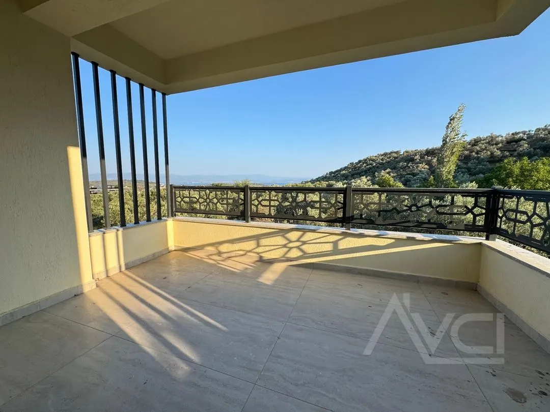 AVCI’DAN 500M2 ARSA İÇERİSİNDE MÜSTAKİL HAVUZLU DENİZ MANZARALI VİLLA