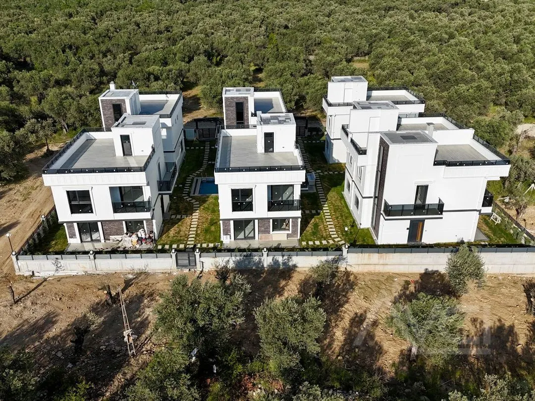 AVCI’DAN HAVUZLU GİRİŞTE ODALI 4+1 LÜKS VİLLALAR