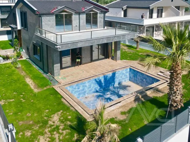 AVCI’DAN 660M2 ARSALI MÜSTAKİL HAVUZLU DENİZ MANZ VİLLA