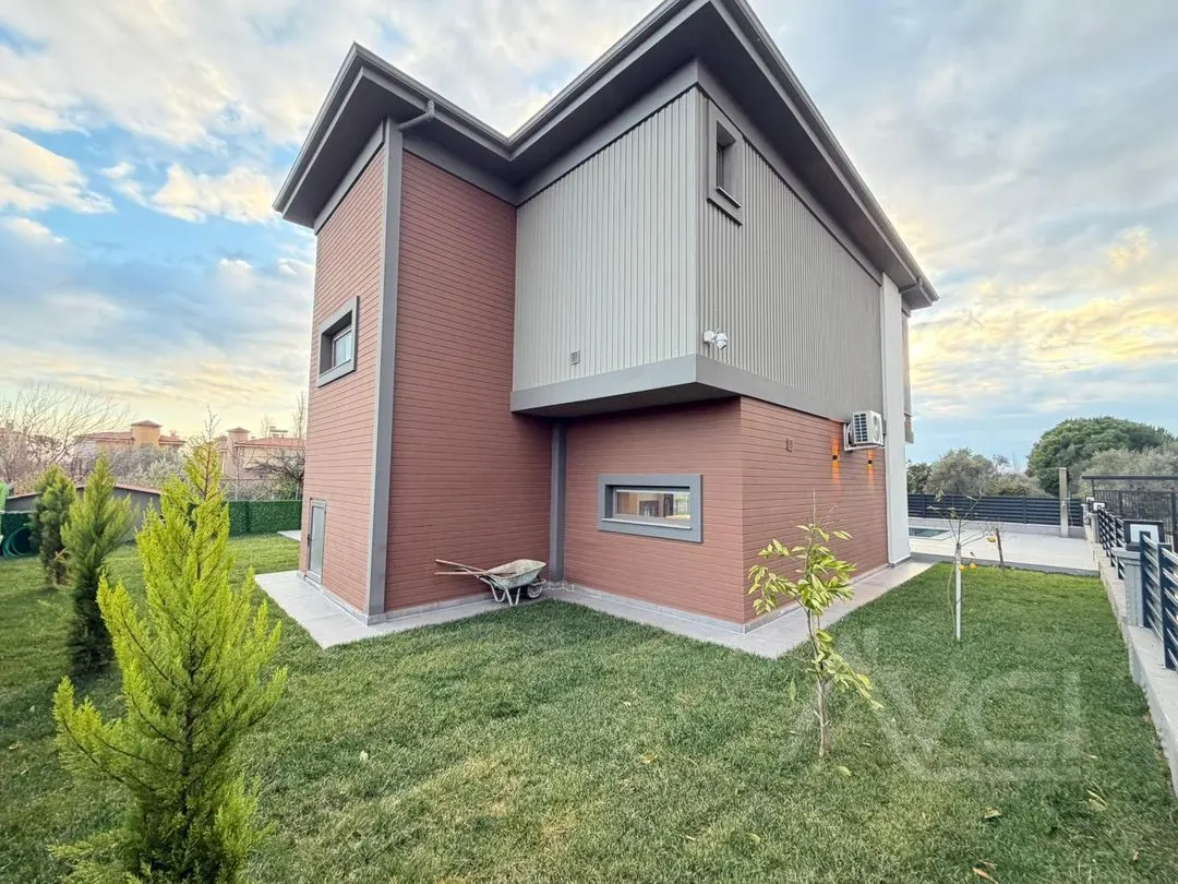 AVCI’DAN FENER’DE 400M2 ARSA GİRİŞ ODALI MÜSTAKİL HAVUZLU VİLLA