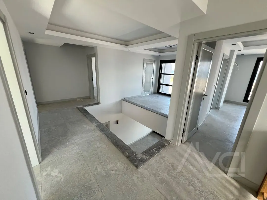 AVCI’DAN DENİZİN EN ÖNÜNDE SIFIR 300M2 İÇ KULLANIM ALANLI TAŞ VİLLA