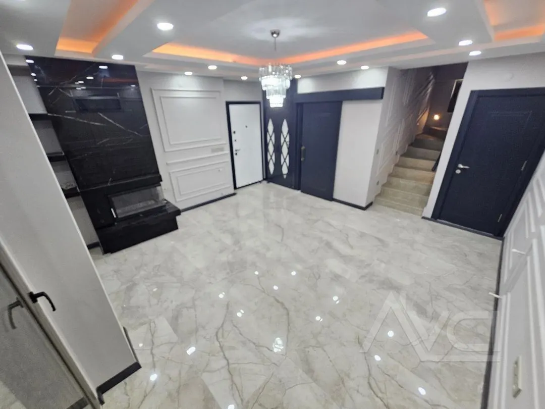 AVCI’DAN YOL ALTINDA DENİZE 250MT LÜKS İŞÇİLİKLİ VİLLA