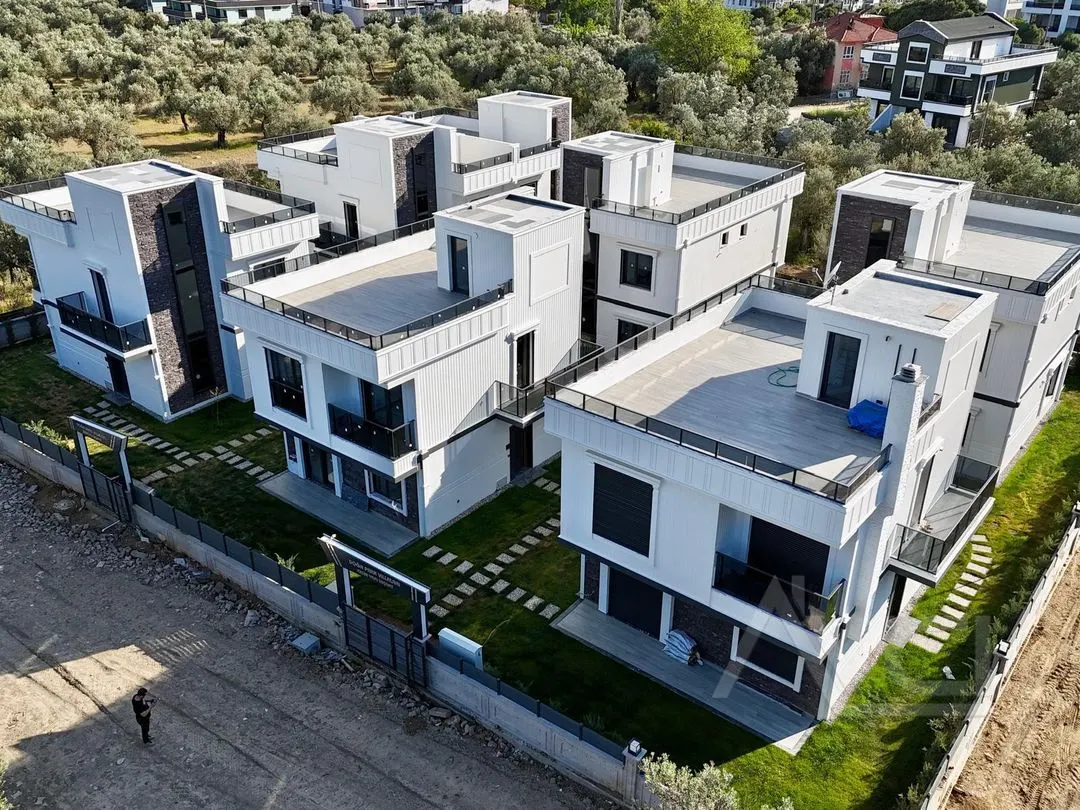 AVCI’DAN HAVUZLU GİRİŞTE ODALI 4+1 LÜKS VİLLALAR