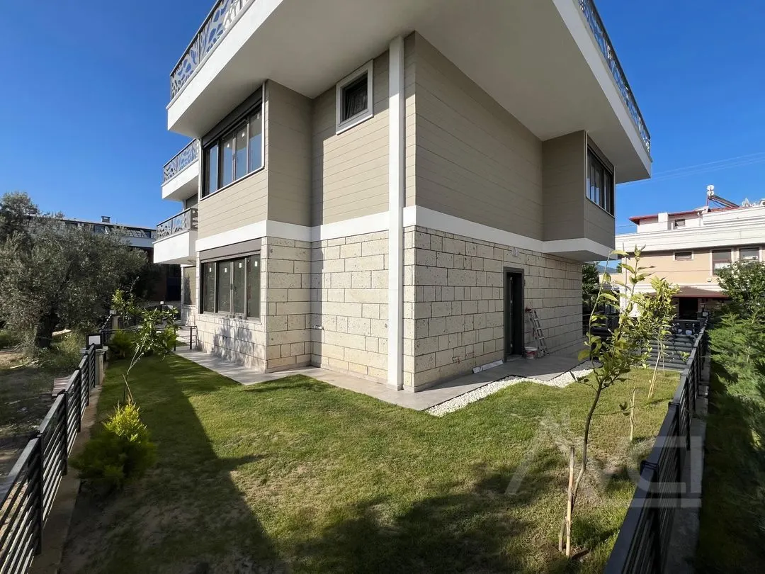 NARLI’DA DENİZE 100MT GİRİŞ ODALI VİLLA