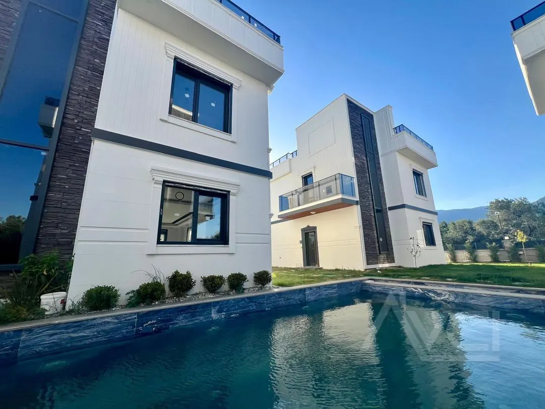 AVCI’DAN HAVUZLU GİRİŞTE ODALI 4+1 LÜKS VİLLALAR