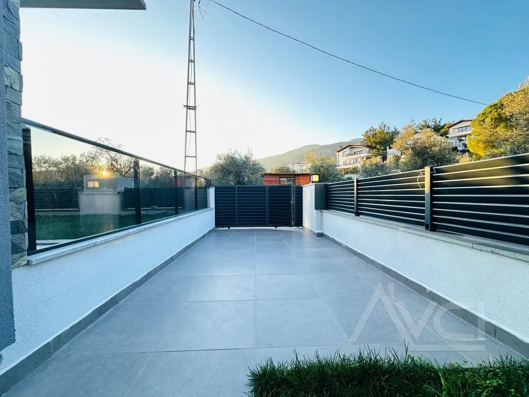 AVCI’DAN SIFIR TERASLI FULL ISLAK ZEMİNLİ VİLLA