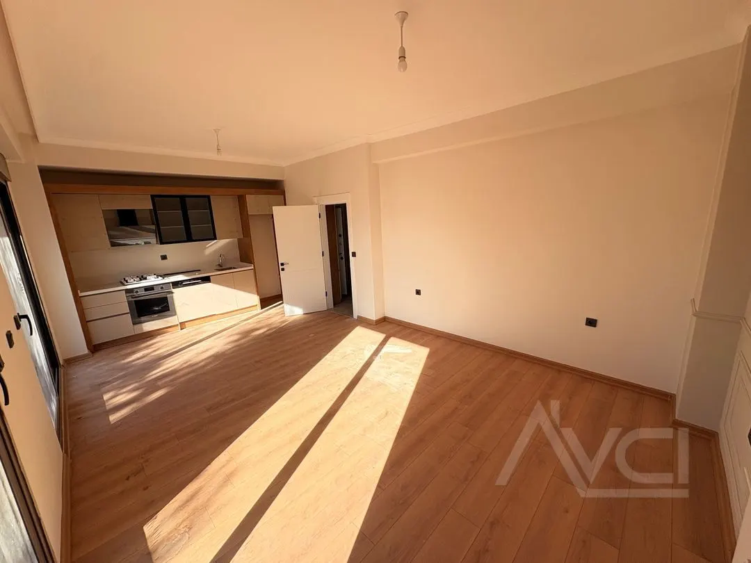 AVCI’DAN GÜRE YOL ALTINDA DENİZE YAKIN 2+1 BAHÇE KULLANIMLI LÜKS DAİRE