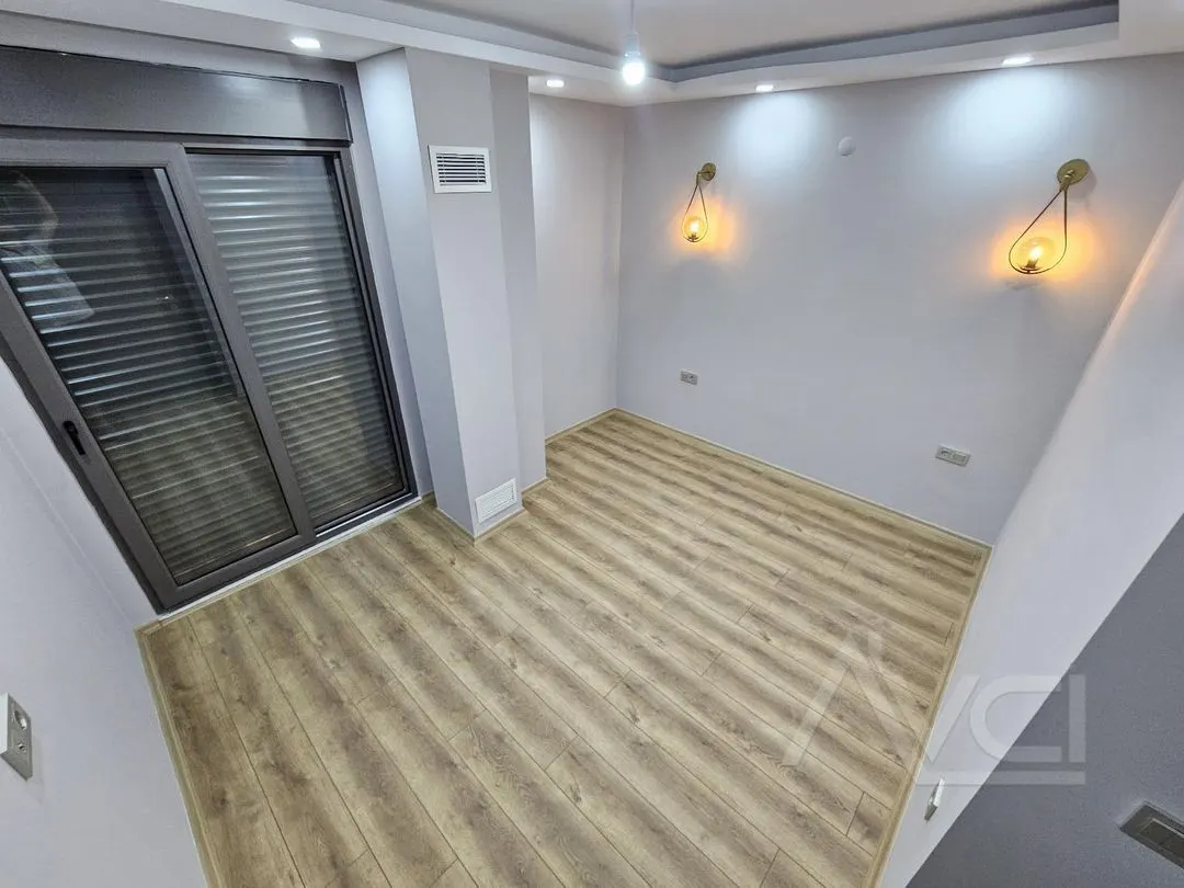 AVCI’DAN YOL ALTINDA DENİZE 250MT LÜKS İŞÇİLİKLİ VİLLA