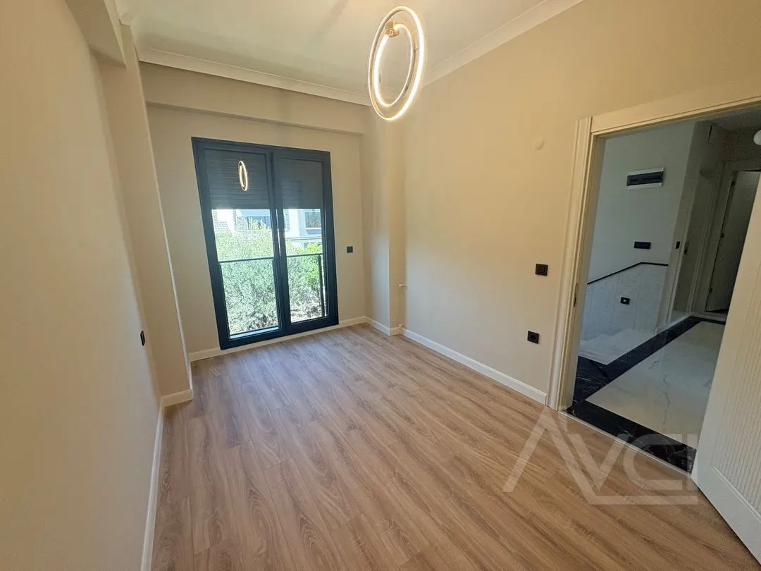 AVCI’DAN GÜRE OTELLER BÖLGESİNDE 4+1 OTOPARKLI BAHÇELİ TEK MÜSTAKİL VİLLA