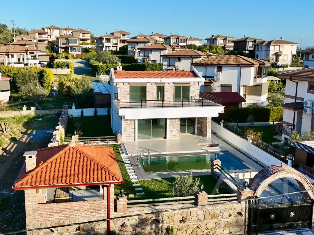 AVCI’DAN 700 M2 ARSA 6+1 GİRİŞ ODALI MÜSTAKİL HAVUZLU VİLLA