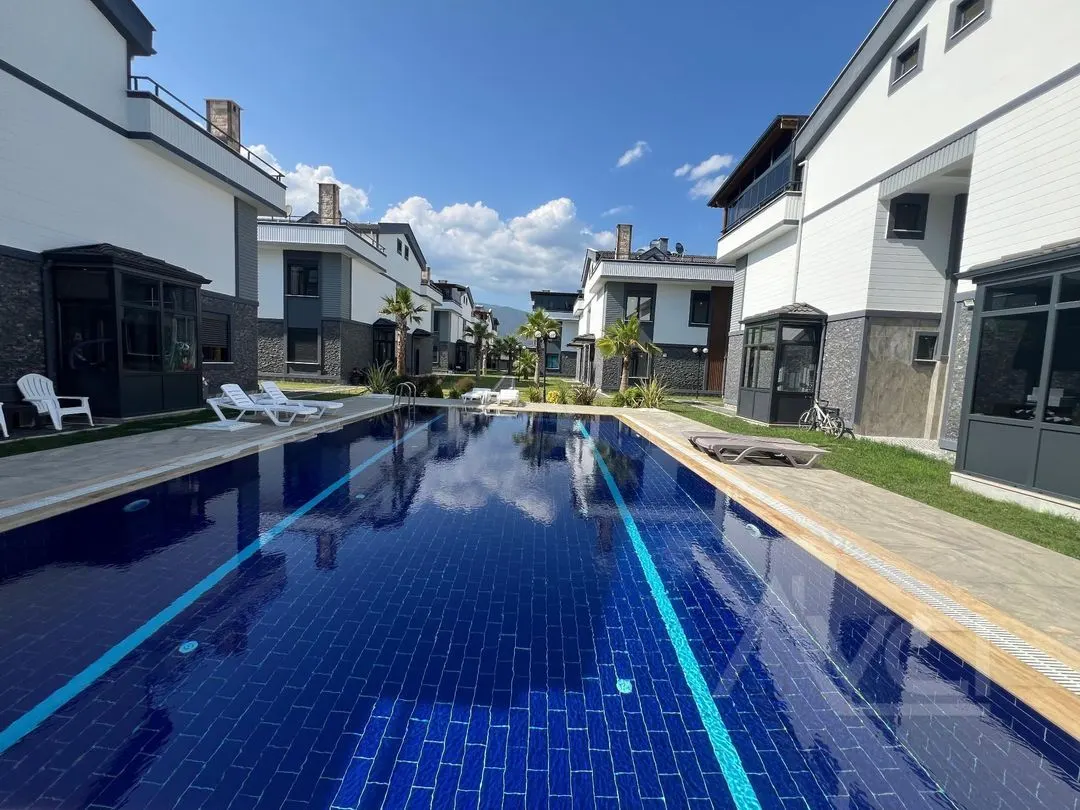 AVCI GAYRİMENKUL’DEN DENİZE 300 METRE 3+1 HAVUZLU SİTE  MUTFAK AYRI