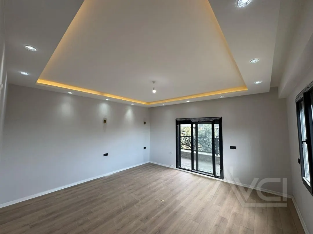 AVCI’DAN BAHÇELİ VE LÜKS TASARIMLI SIFIR 4+1 VİLLA