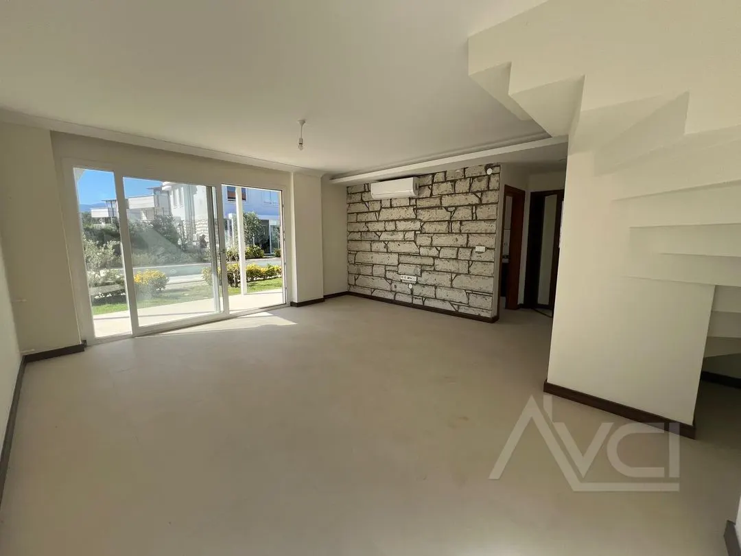 AVCI’DAN DENİZE 250 MT MÜSTAKİL GÜVENLİKLİ HAVUZLU VİLLA