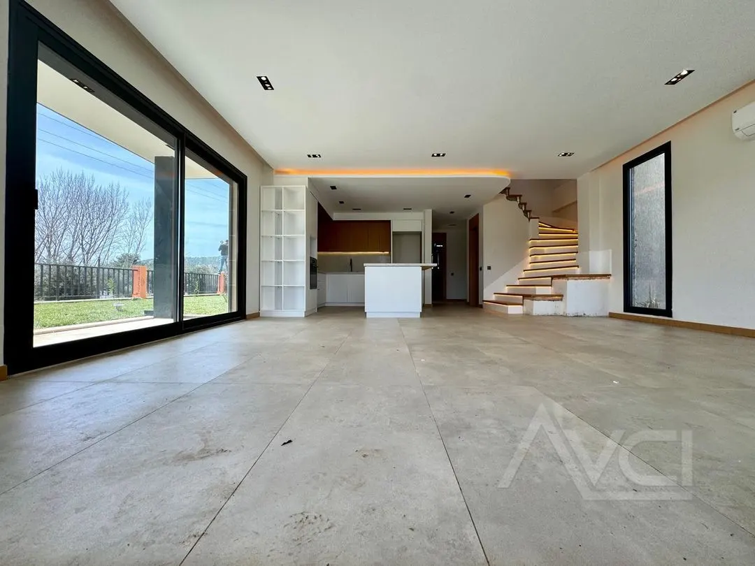 AVCI’DAN 440M2 ARSA GÜRE YOLUNDA TAM MÜSTAKİL HAVUZLU VİLLA