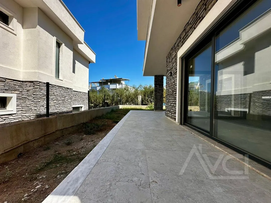 AVCI’DAN HER ODADAN DENİZ MANZARALI DENİZE 50MT SIFIR VİLLA
