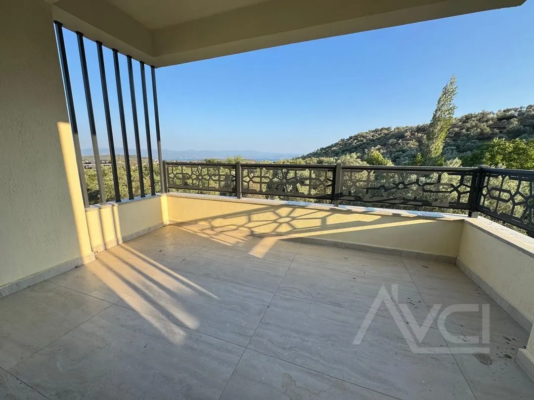 AVCI’DAN 500M2 ARSA İÇERİSİNDE MÜSTAKİL HAVUZLU DENİZ MANZARALI VİLLA
