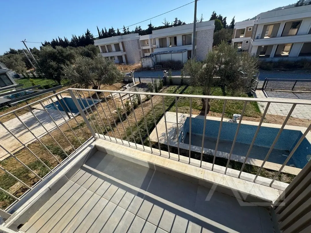 AVCI’DAN 375 M2 ARSALI TAM MÜSTAKİL HAVUZLU VİLLA-DENİZE 400MT