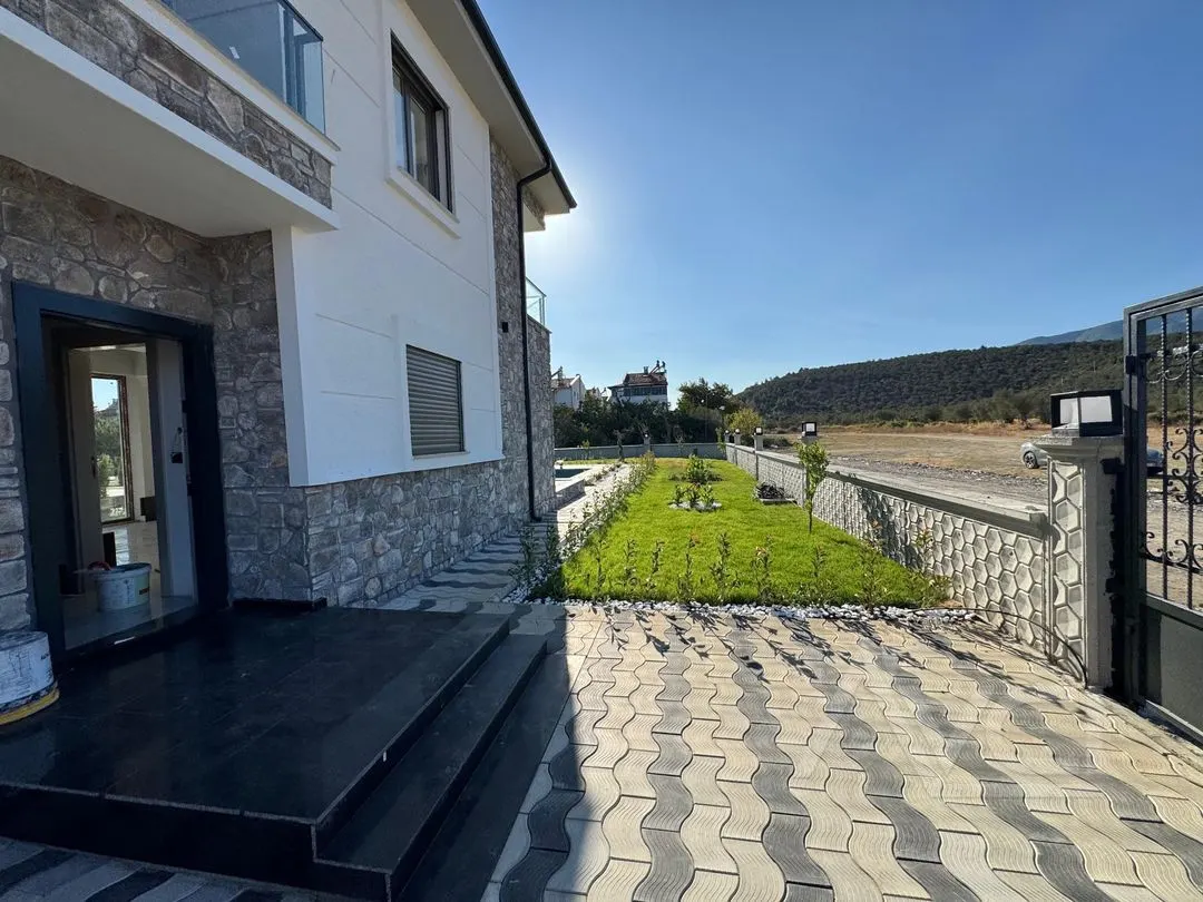 AVCI’DAN GÜRE-AKÇAY ARASI 600M2 ARSA MÜSTAKİL HAVUZLU LÜKS VİLLA