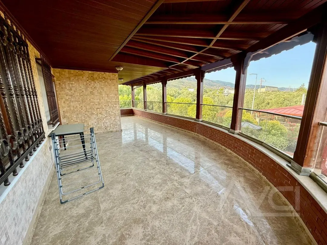 AVCI’DAN 1,500 M2 ARSA İÇİNDE 2 MÜŞTEMİLATLI HAVUZLU MALİKANE