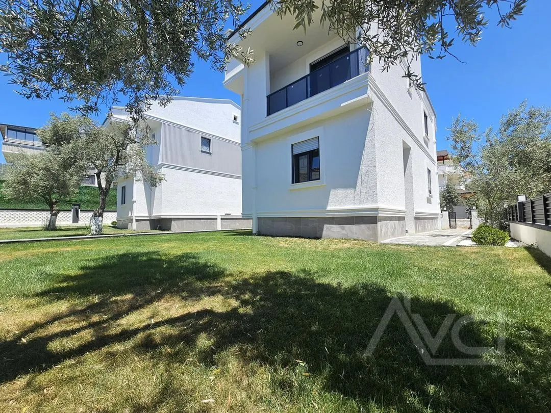 AVCI’DAN 350M2 ARSA/GİRİŞ ODALI/DENİZ MANZ./TAM MÜSTAKİL 5+1