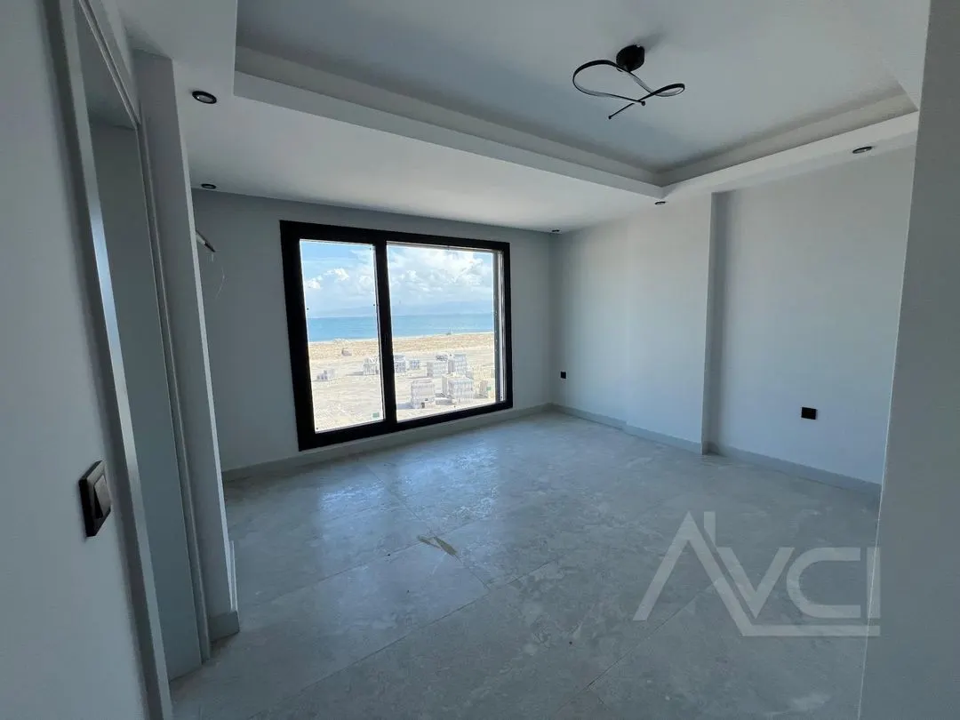 AVCI’ DAN TEK YETKİ 300M2 NET DENİZE SIFIR VİLLA/ÜÇÜNCÜ SIRA