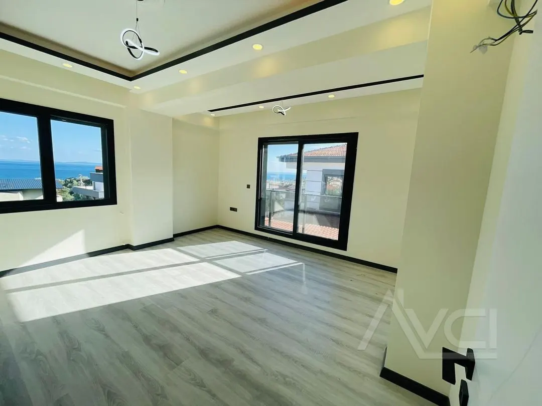AVCI’DAN 400 M2 ARSA TAM MÜSTAKİL DENİZ MANZARALI VİLLA