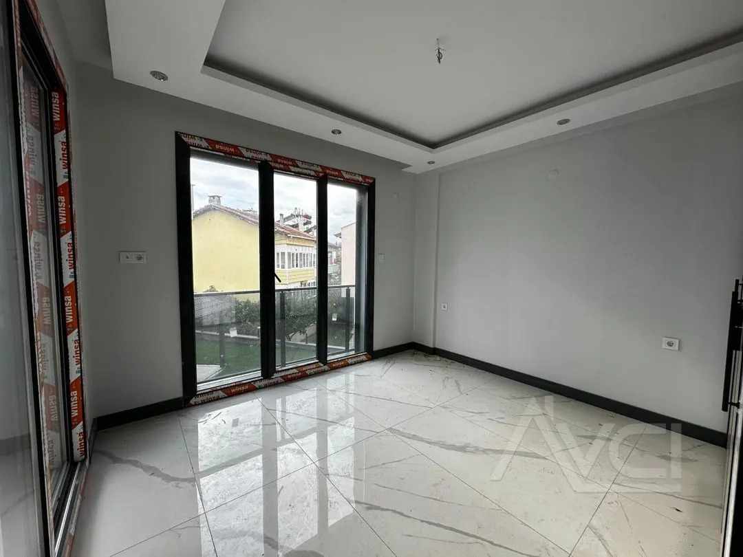 AVCI’DAN ÖREN PLAJA 500MT AYRI MUTFAK 5+1 VİLLA