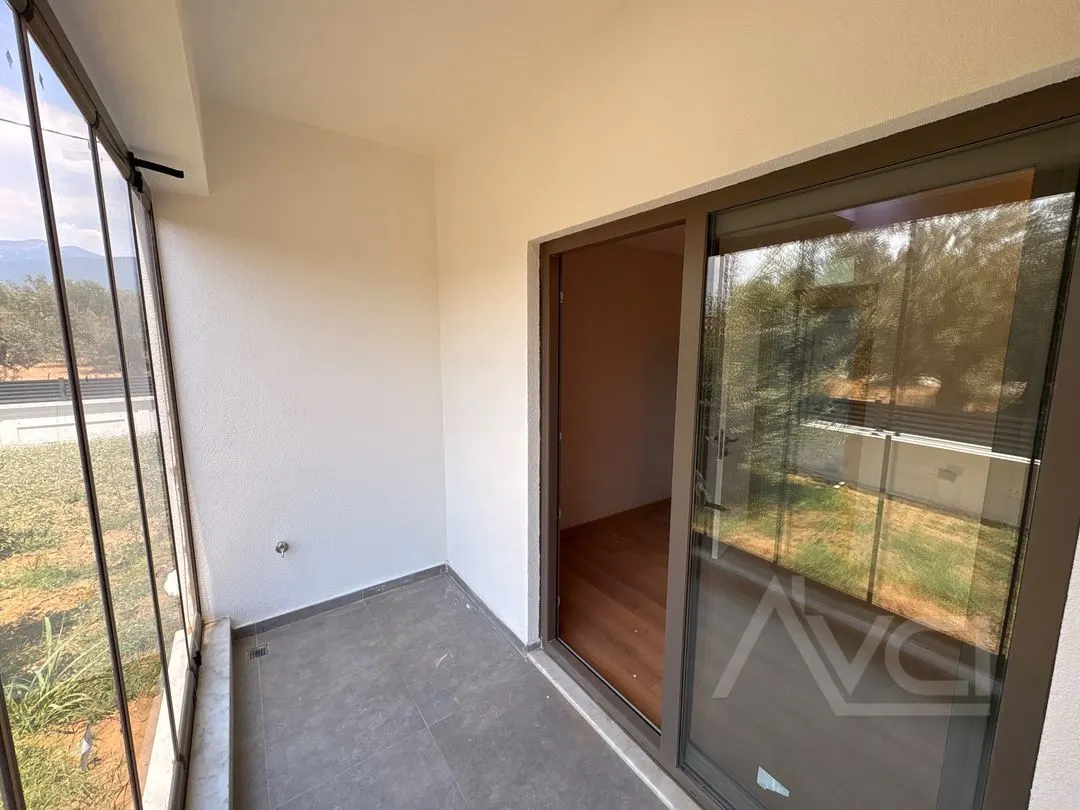 AVCI’DAN GİRİŞTE ODALI 4+1 TERASLI VİLLA