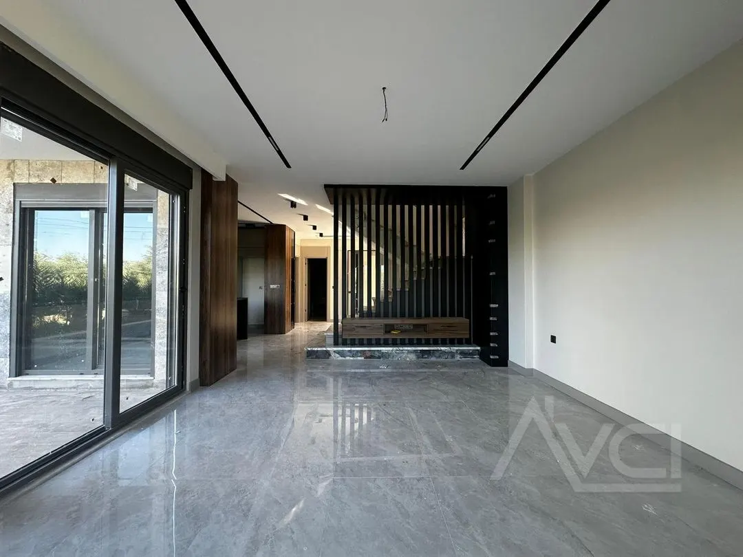 AVCI’DAN KÜÇÜKKUYUDA DENİZE 350MT GİRİŞTE ODALI MÜSTAKİL HAVUZLU