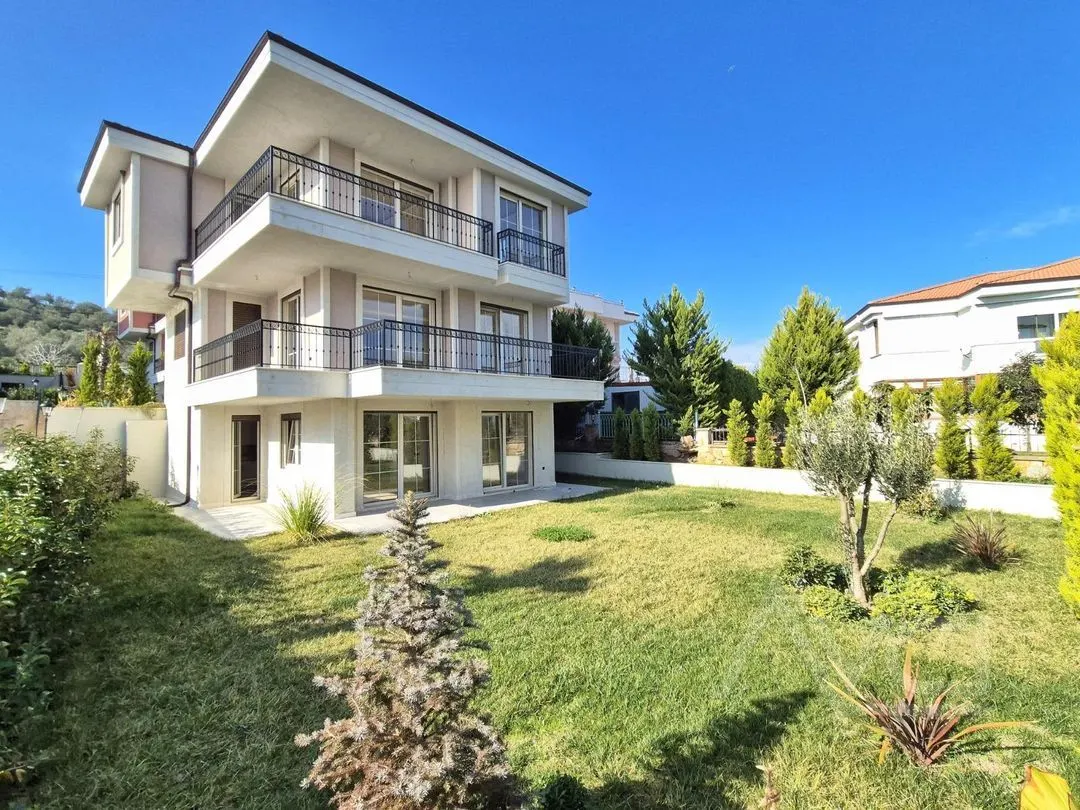 AVCI’DAN CUNDA’DA DENİZE 50MT 400M2 ARSALI MÜSTAKİL VİLLA