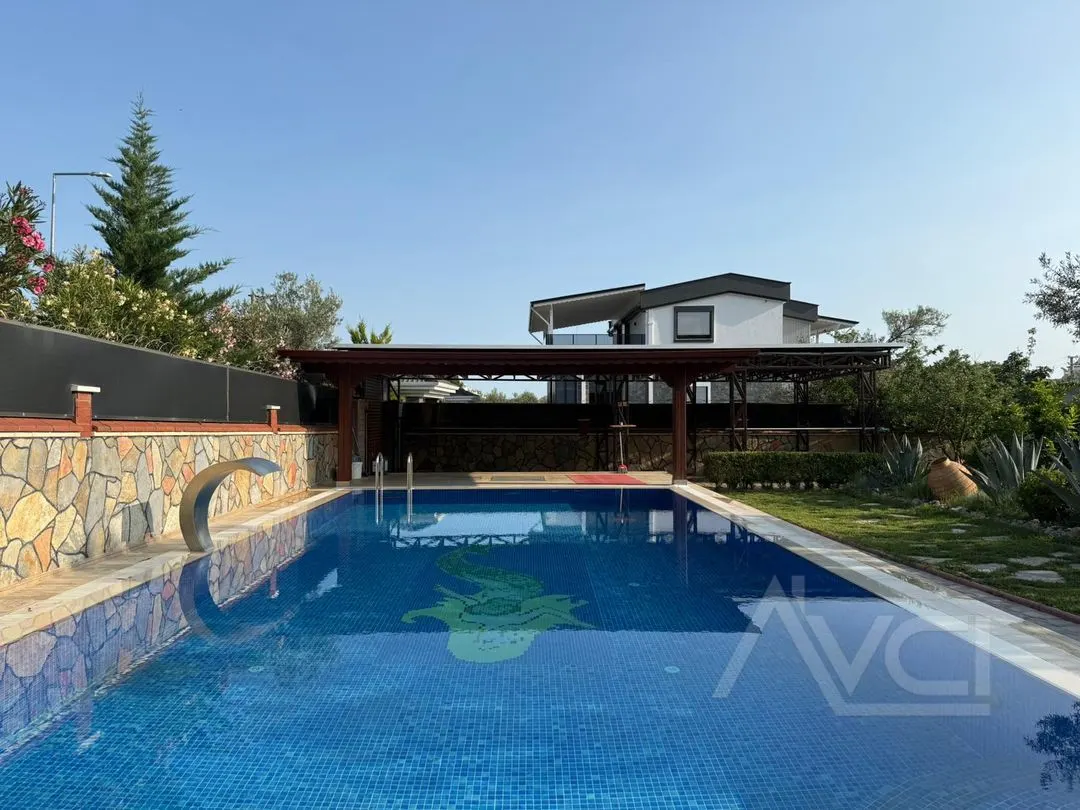 AVCI’DAN 1,500 M2 ARSA İÇİNDE 2 MÜŞTEMİLATLI HAVUZLU MALİKANE