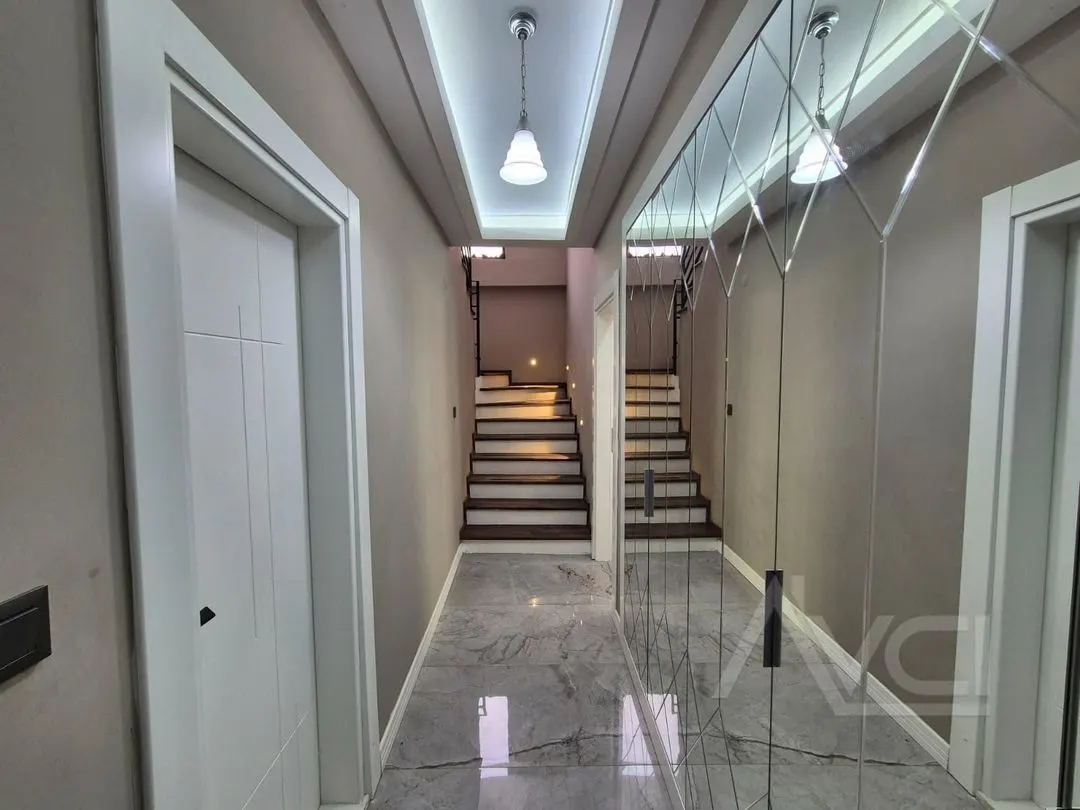 AVCI’DAN AKÇAY GÜRE ARASI DENİZE 750 MT LÜKS SIFIR 4+1 VİLLA