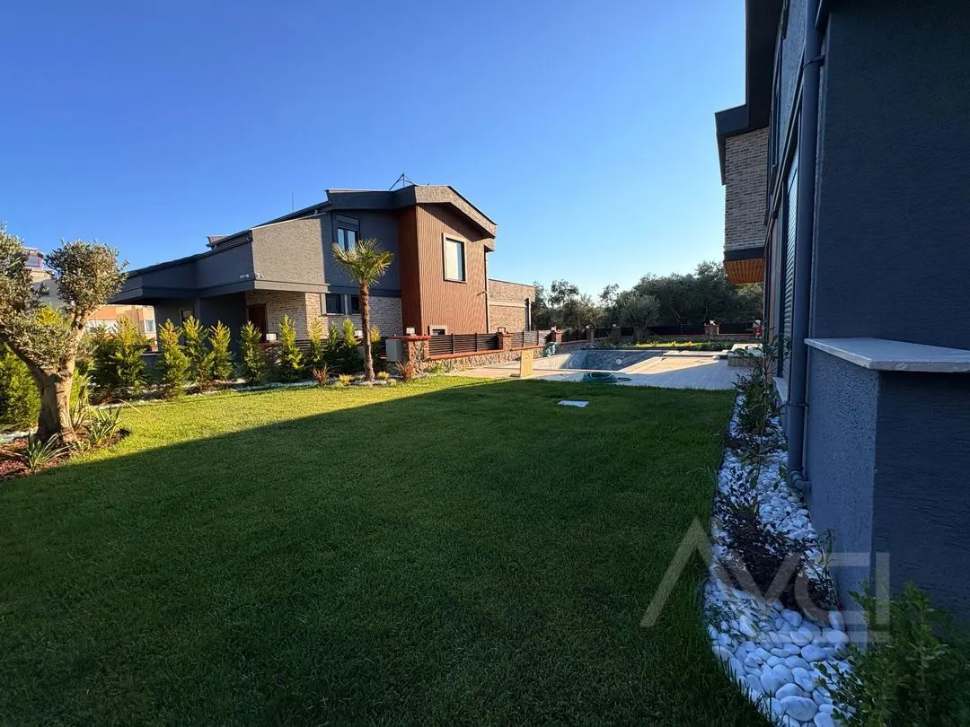 AVCI’DAN AVCILAR’DA 600M2 4+1 MÜSTAKİL HAVUZLU LÜKS VİLLA