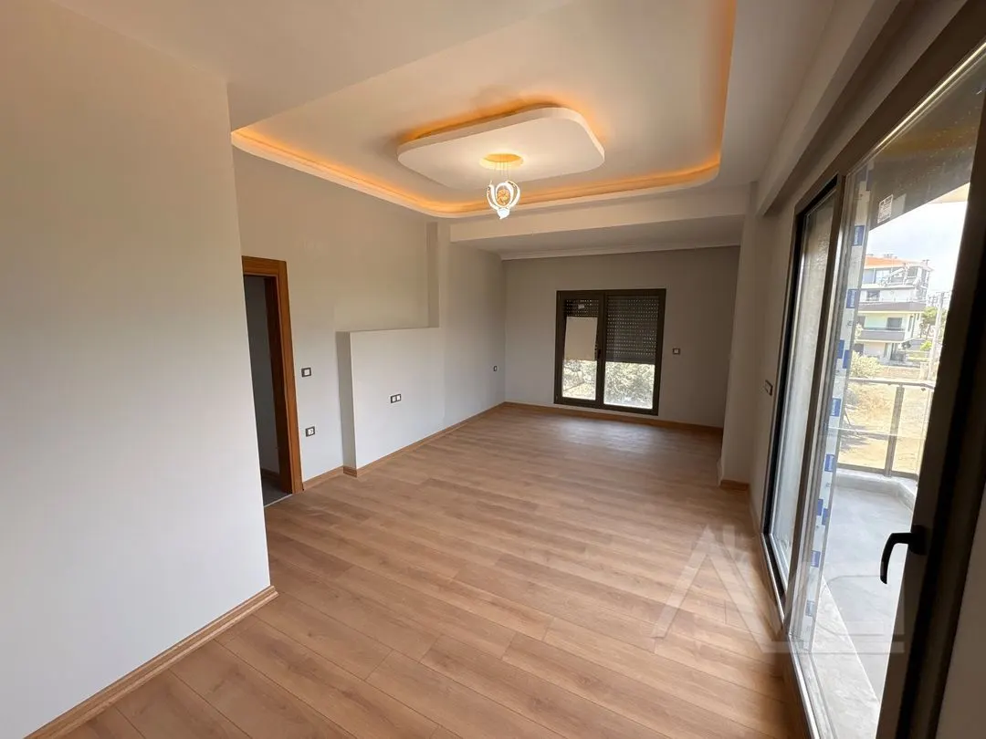 AVCI’DAN GİRİŞTE ODALI 4+1 TERASLI VİLLA