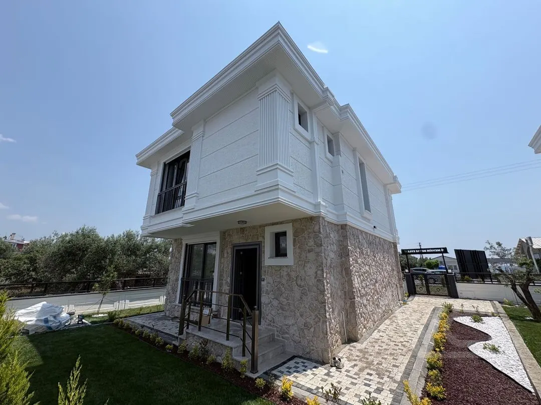 AVCI’DAN KÜÇÜKKUYUDA SİTE İÇERİSİNDE MÜSTAKİL YOLA YAKIN 3+1 VİLLA