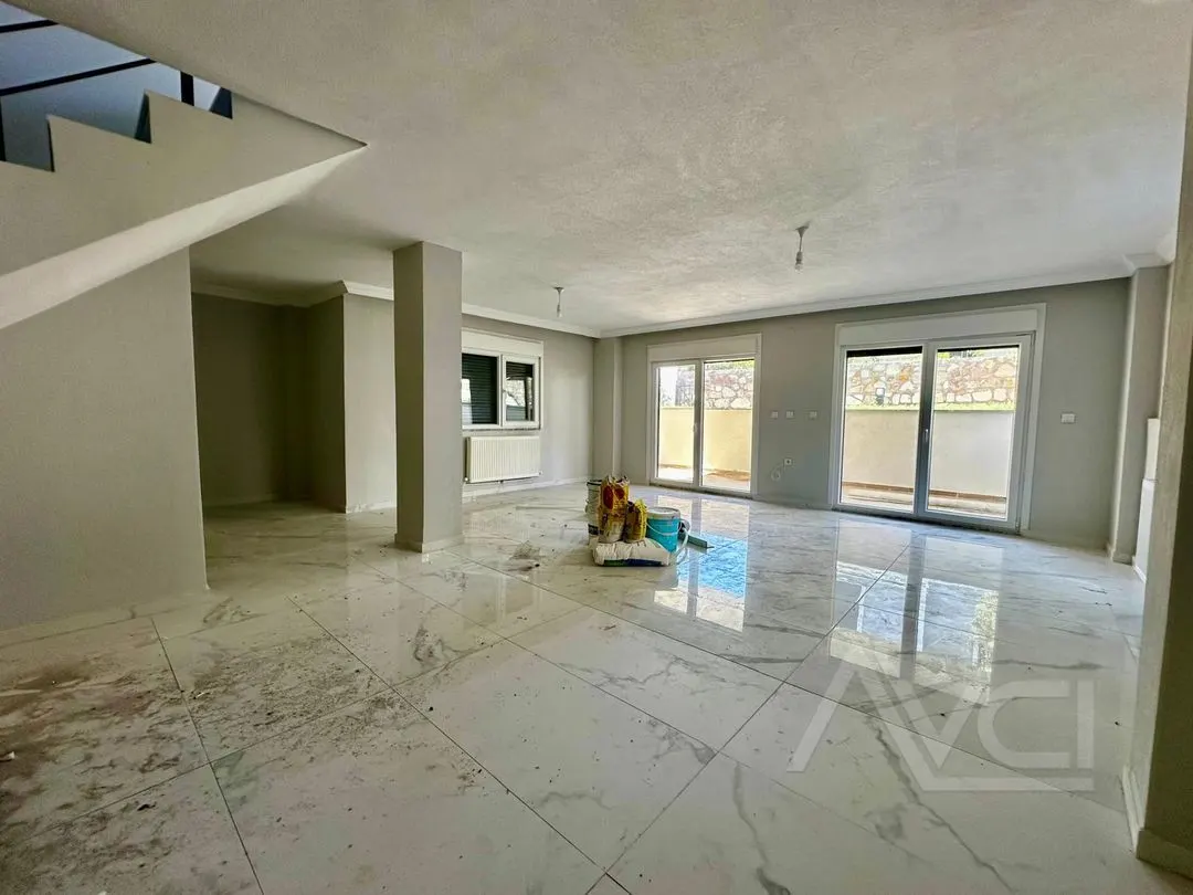AVCI’DAN 400 MT2 ARSA 300MT2 NET DENİZ MANZARALI MÜSTAKİL 5+2 VİLLA