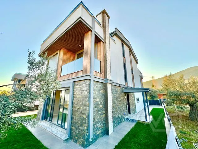 AVCI’DAN SIFIR TERASLI FULL ISLAK ZEMİNLİ VİLLA