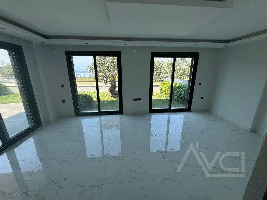 AVCI’DAN PELİTKÖY’DE DENİZE SIFIR VİLLA