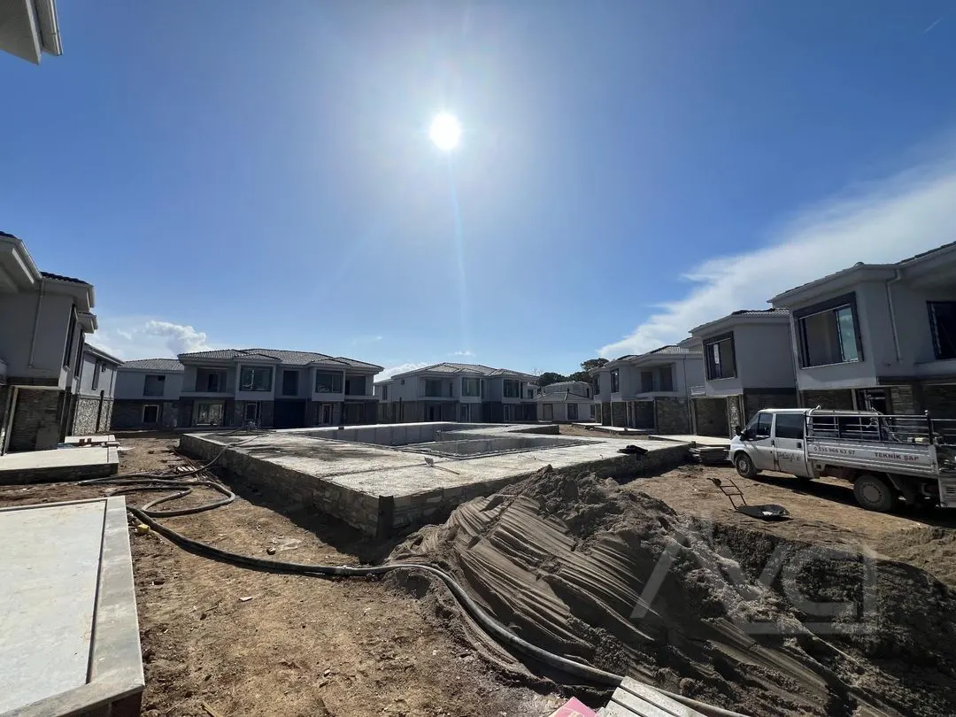 AVCI’ DAN TEK YETKİ 300M2 NET DENİZE SIFIR VİLLA/ÜÇÜNCÜ SIRA