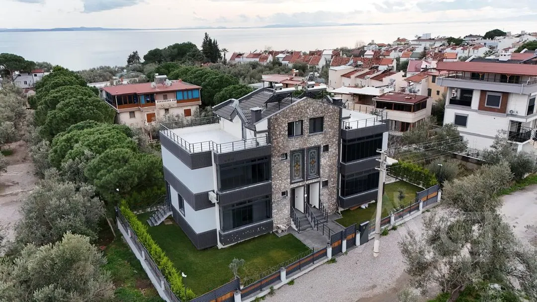 AVCI’DAN AVCILAR’DA DENİZE 50 MT DENİZ MANZARALI VİLLA