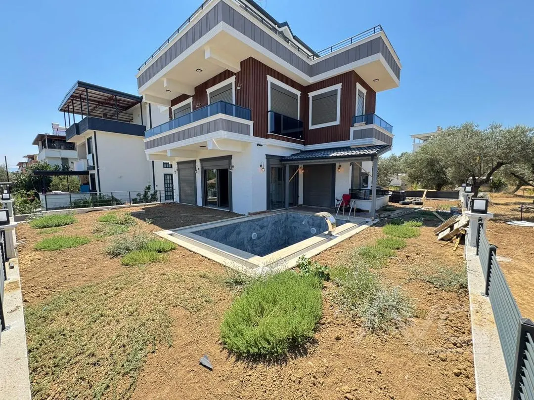 AVCI’DAN YOL ALTI 400 M2 ARSALI MÜSTAKİL HAVUZLU 6+1 VİLLA
