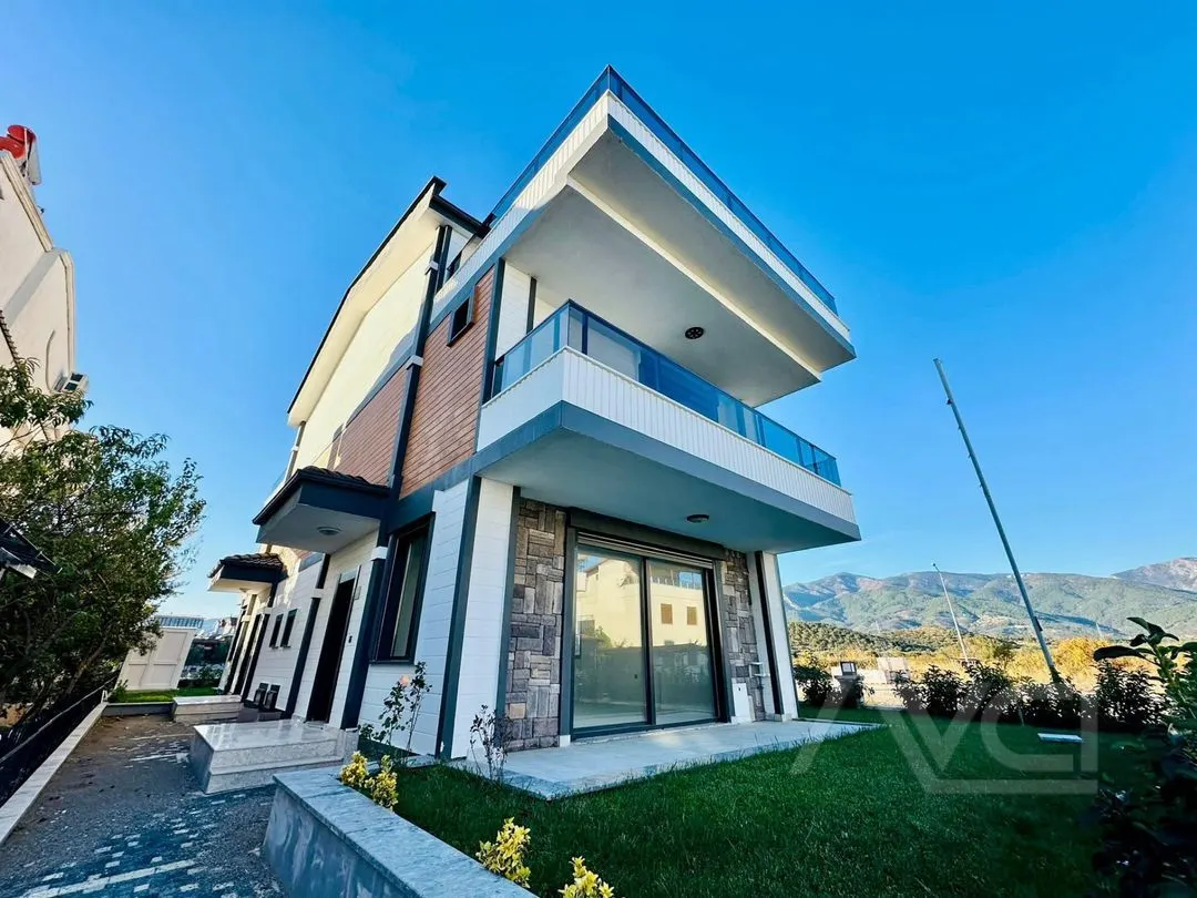 AVCI’DAN DENİZE 300 MT SIFIR TERASLI FUL ISLAK ZEMİNLİ VİLLA