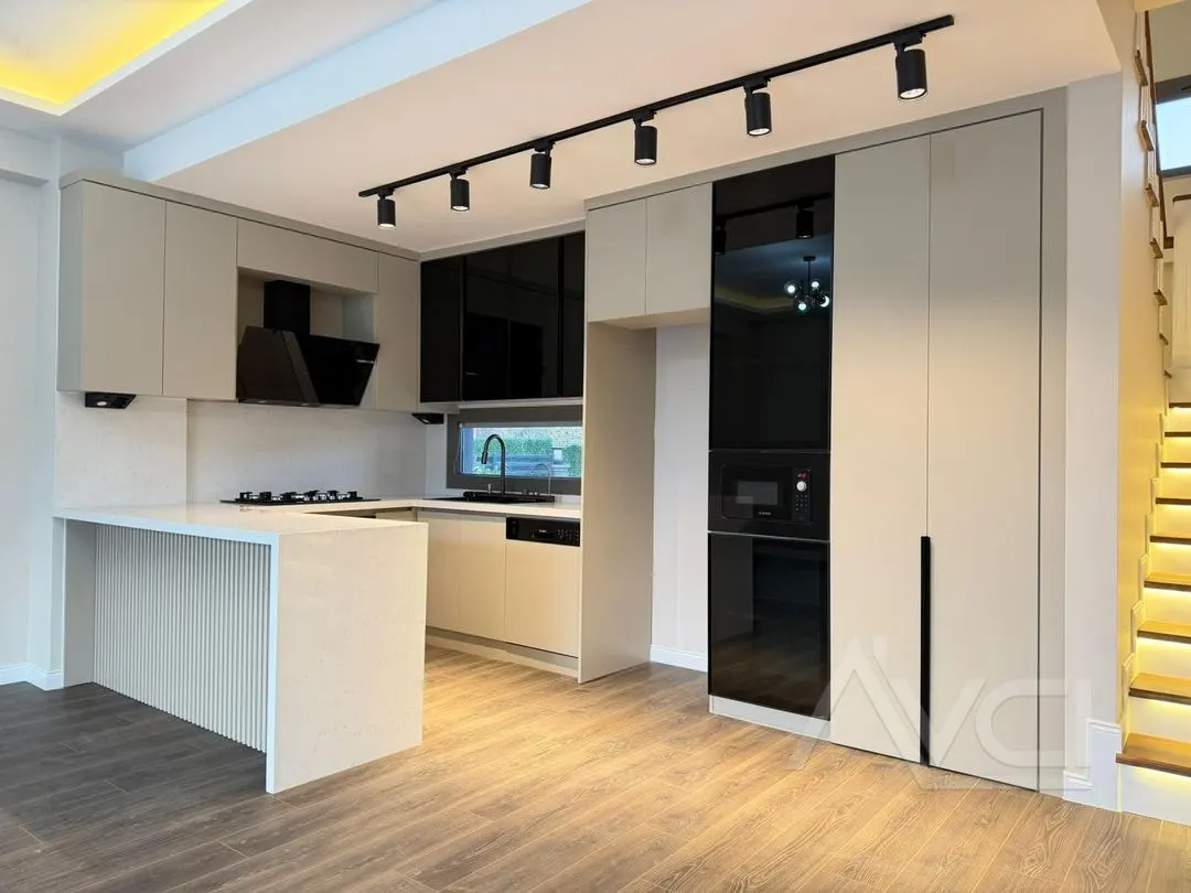 AVCI’DAN FENER’DE 400M2 ARSA GİRİŞ ODALI MÜSTAKİL HAVUZLU VİLLA