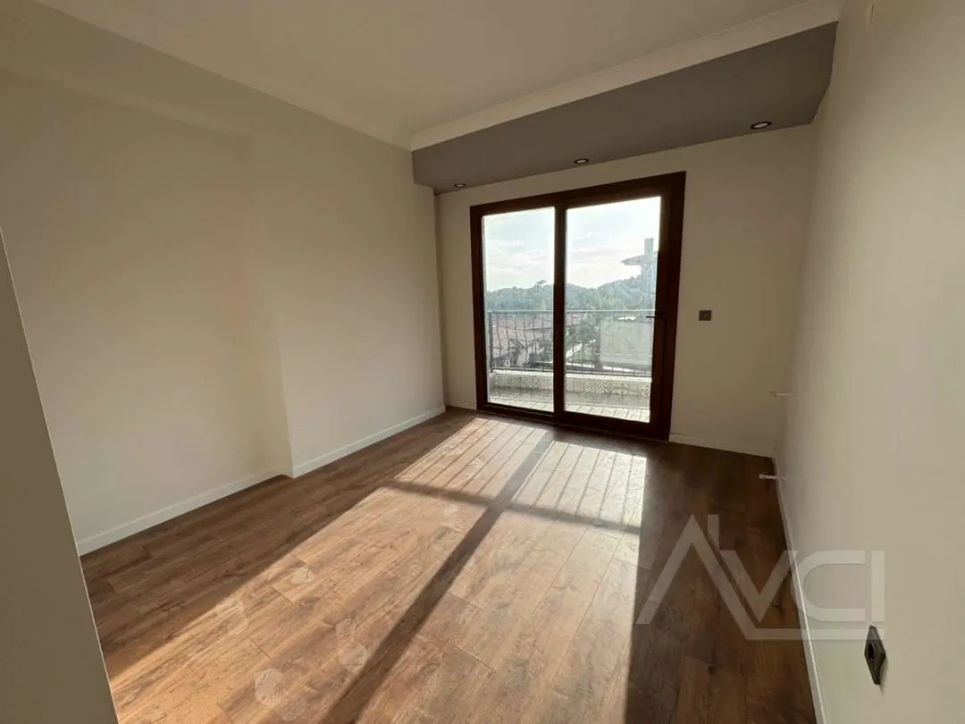 AVCI’DAN GİRİŞTE ODA 5+2 TAŞ KONAK TARZI DENİZ MANZARALI GENİŞ VİLLA