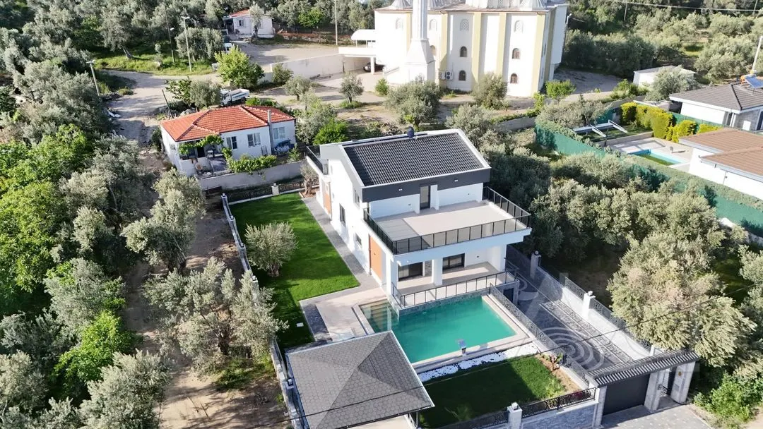 AVCI’DAN 700M2 ARSA İÇİNDE MÜSTAKİL HAVUZLU VİLLA