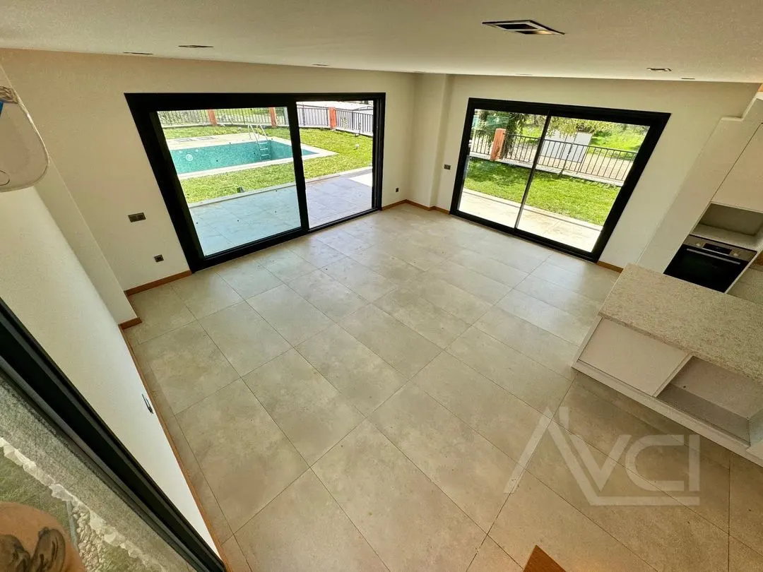AVCI’DAN 440M2 ARSA GÜRE YOLUNDA TAM MÜSTAKİL HAVUZLU VİLLA